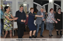 Czlonkowie Stowarzyszenia Nadzieja podczas zabawy tanecznej z okazji Dnia Kobiet 2020 rok