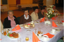 Czlonkowie Stowarzyszenia Nadzieja podczas Dnia Seniora 2007 rok