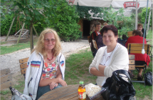 Czlonkinie Stowarzyszenia Nadzieja w plenerze podczas wycieczki Goluchow Brzezie 2010 rok