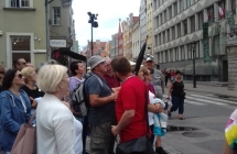 Uczestnicy wycieczki zwiedzają Gdańską Starówkę