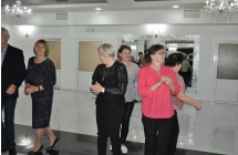 Grupa kobiet na sali tanecznej