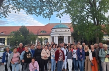 Grupowe zdjęcie członków wycieczki 